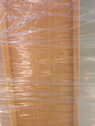 Puerta interior de madera con cristal