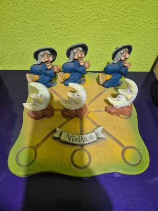 Juego Tres en Raya Brujas y Lunas