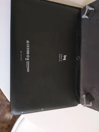 Tablet bq Edison 2 Negra con funda.