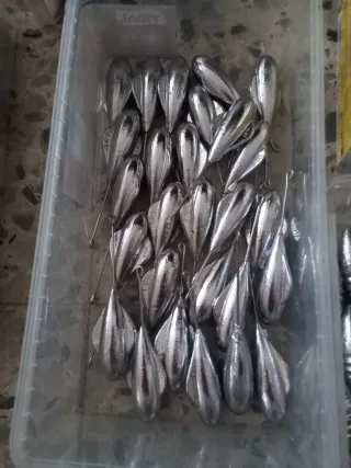 Plomos de pesca con aletas para surfcasting