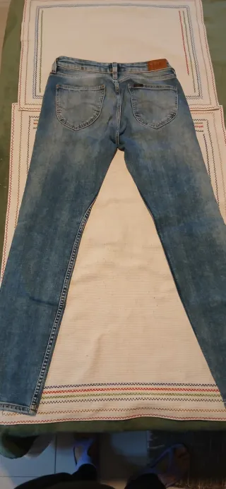 Pantalones vaqueros desgastados azul. Precio x mas
