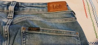 Pantalones vaqueros desgastados azul. Precio x mas