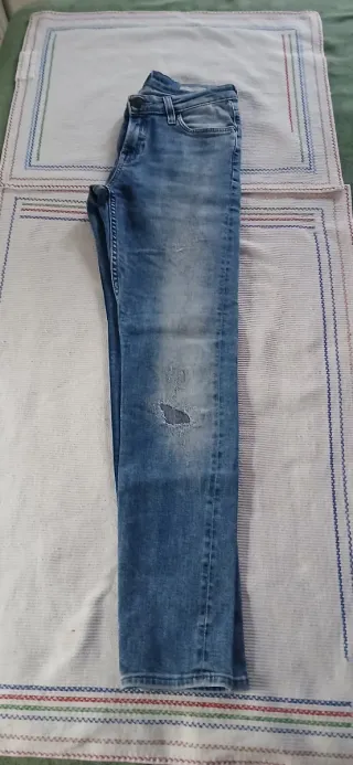 Pantalones vaqueros desgastados azul. Precio x mas