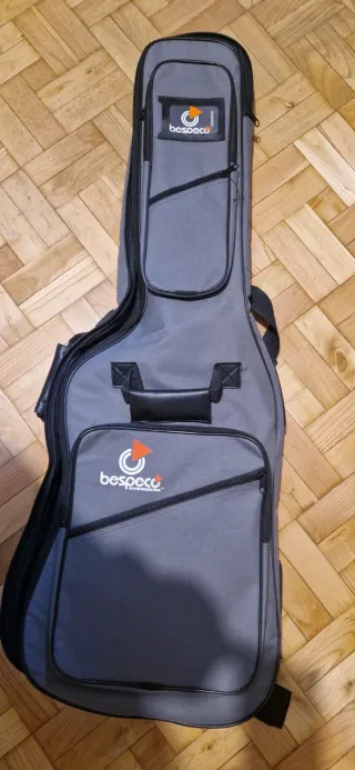 Guitarra Squier + Ampli Harley Benton