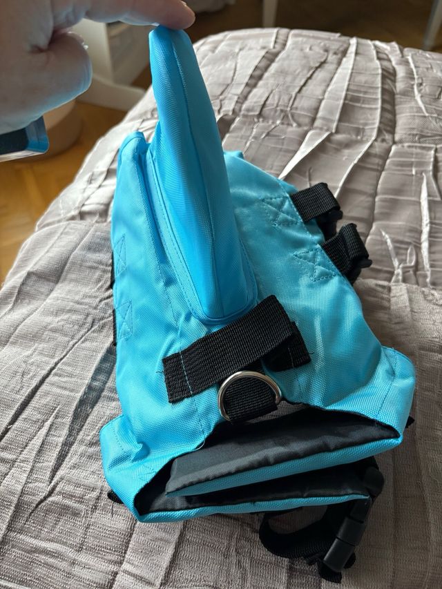 Gilet salvavita per cani con design pinna di squalo