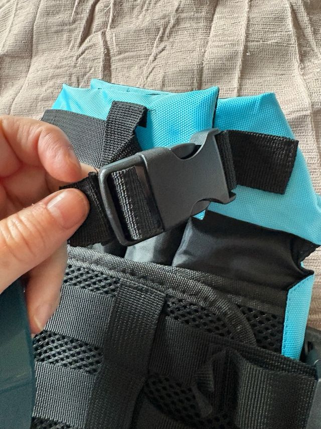 Gilet salvavita per cani con design pinna di squalo