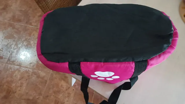 Transportín para mascotas rosa y negro, sin uso