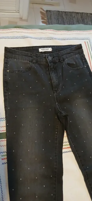 Pantalones vaqueros NAF NAF lunares negros.Ofertas