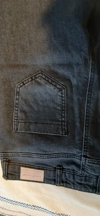 Pantalones vaqueros NAF NAF lunares negros.Ofertas