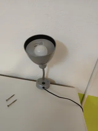 Lámpara de pared gris metal