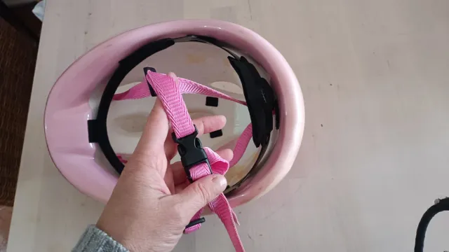 Casco infantil Barbie rosa