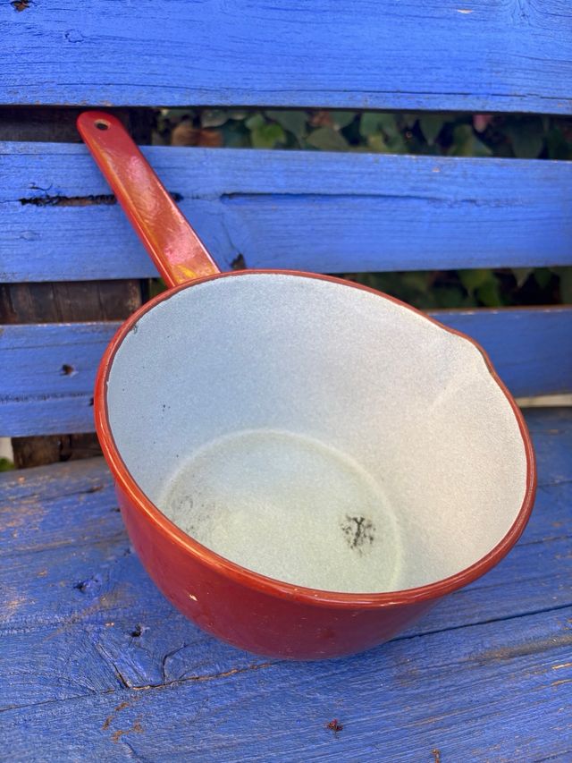 Vecchia pentola smaltata