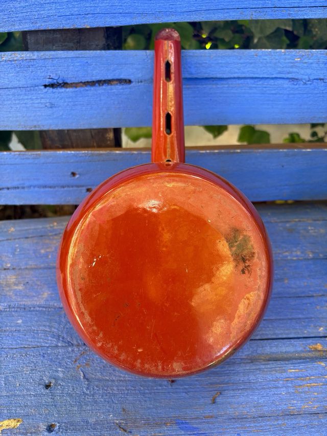 Vecchia pentola smaltata