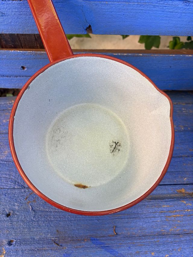 Vecchia pentola smaltata