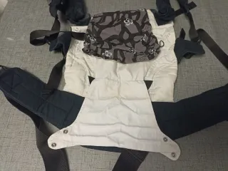 Mochila Manduca Negra y Beige