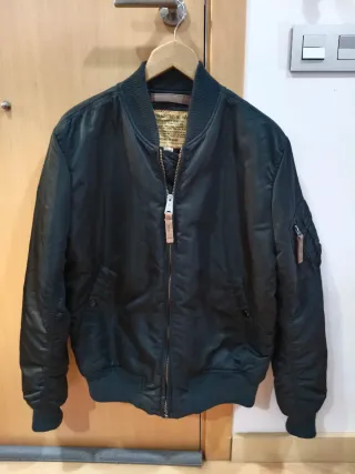 Cazadora Alpha Industries Negra