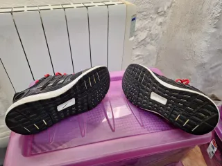 Deportivas Adidas Negras y Rojas