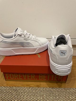 Zapatillas Puma Blancas y Plateadas