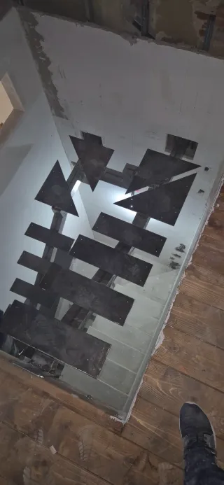 Escaleras, estructuras y muebles de hierro