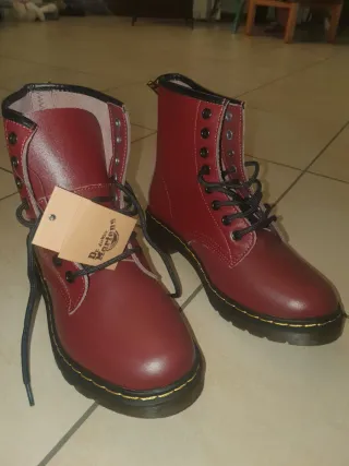 Anfibi Dr. Martens Rossi