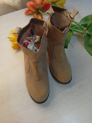 Botines mujer beige se traje. 10€
