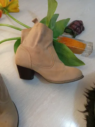 Botines mujer beige se traje. 10€