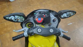 Moto eléctrica infantil amarilla