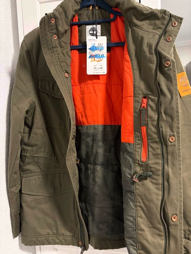Chaqueta Timberland verde con forro naranja