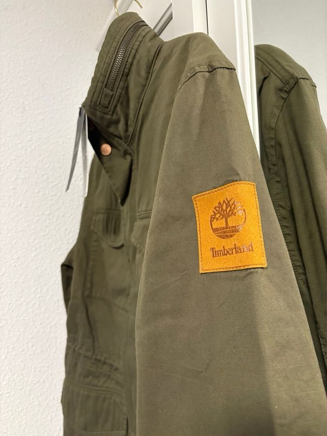 Chaqueta Timberland verde con forro naranja