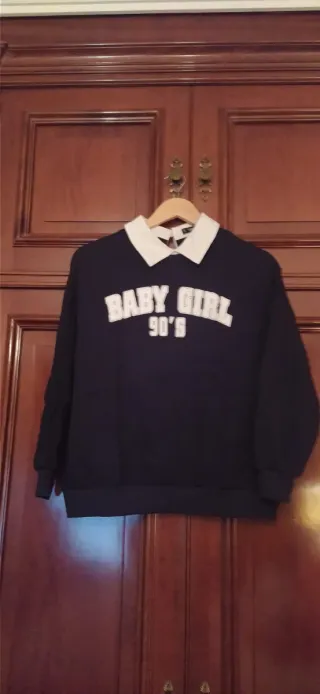 Sudadera Baby Girl 90's con cuello blanco