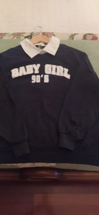 Sudadera Baby Girl 90's con cuello blanco
