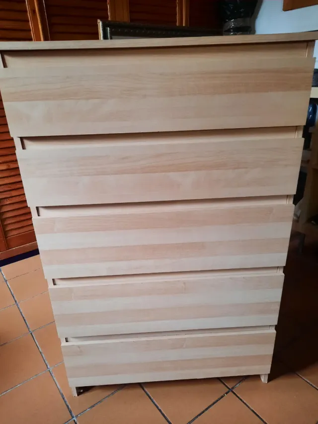 Cómoda de madera clara