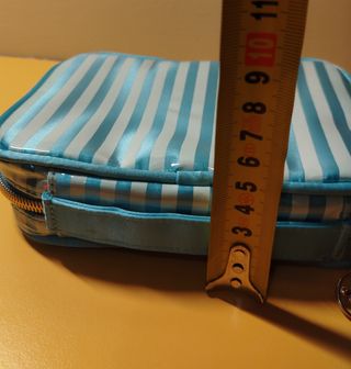 Beauty case Carpisa a righe azzurre