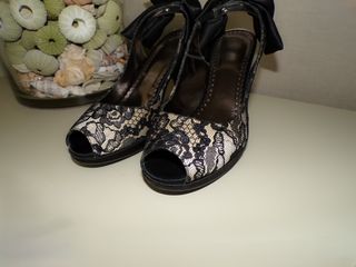 Tacones Marian Encaje Beige y Negro