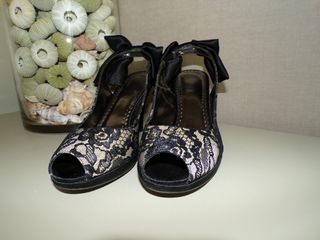 Tacones Marian Encaje Beige y Negro