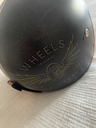 Casco Nzi Vintage Negro y Dorado