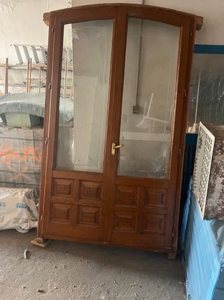 Puertas y ventanas de madera
