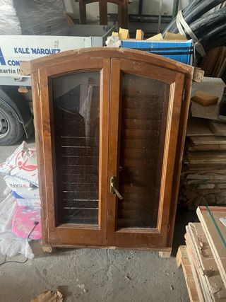 Puertas y ventanas de madera