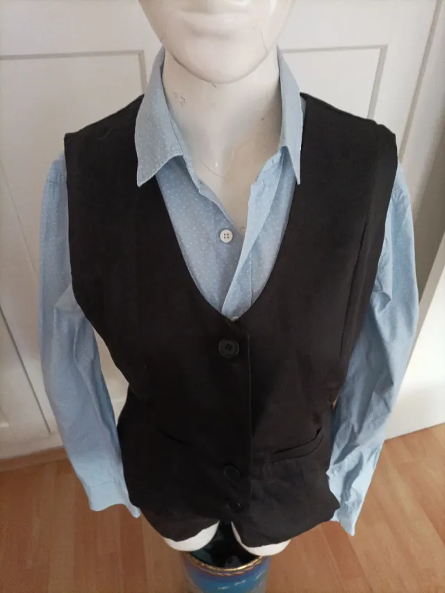 Traje short, chaleco y camisa