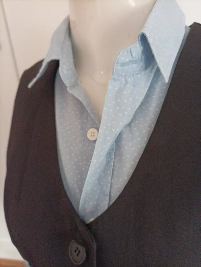 Traje short, chaleco y camisa