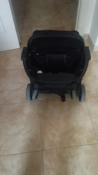 Silla de paseo negra para niños