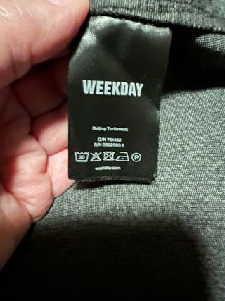 Jersey plateado cuello alto