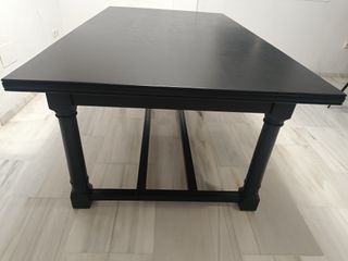 Mesa de comedor restaurada negra