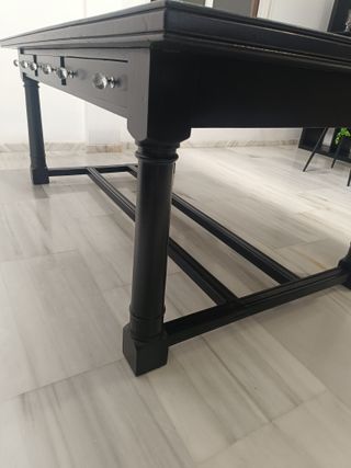 Mesa de comedor restaurada negra