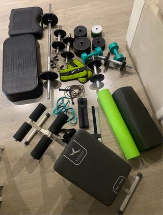 Equipo de gimnasio: pesas, barra y más