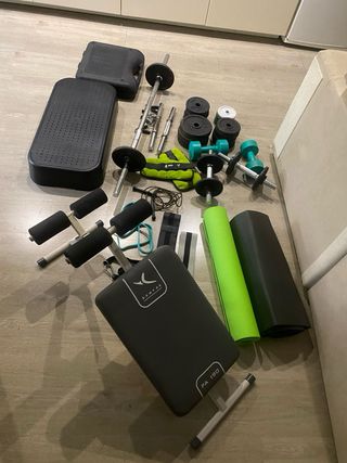 Equipo de gimnasio: pesas, barra y más