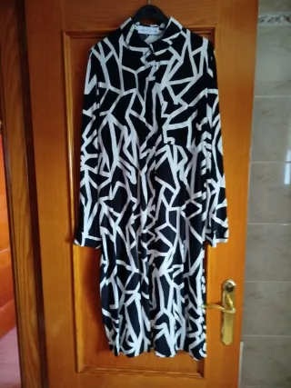 Vestido estampado blanco y negro , camisero , pues