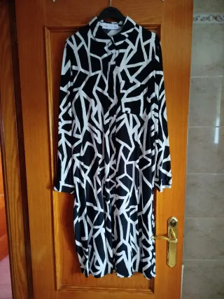 Vestido estampado blanco y negro , camisero , pues