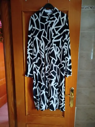 Vestido estampado blanco y negro , camisero , pues