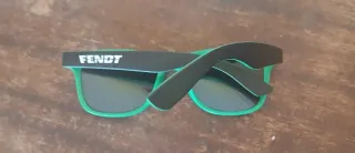 Gafas de sol negras y verdes marca fendt